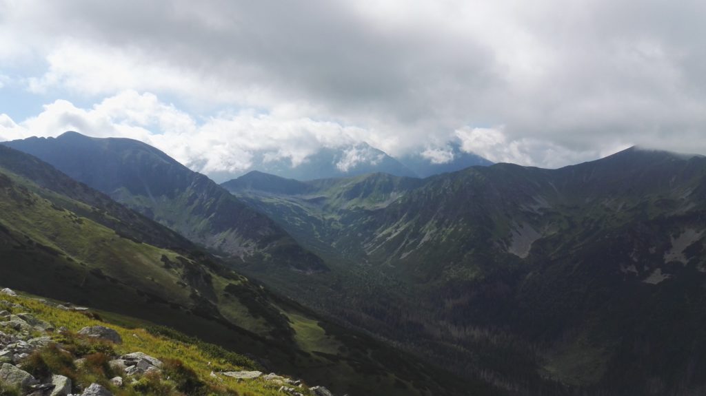 Chodzenie granią z Kasprowego do Kopy Kondradzkiej to chyba najpiękniejsza prosta wycieczka w Tatrach.
