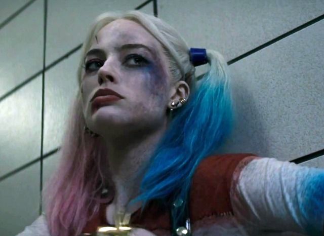 Można odnieść wrażenie, że twórcy film uznali że seksowność Harley jest ważniejsza od jej szaleństwa