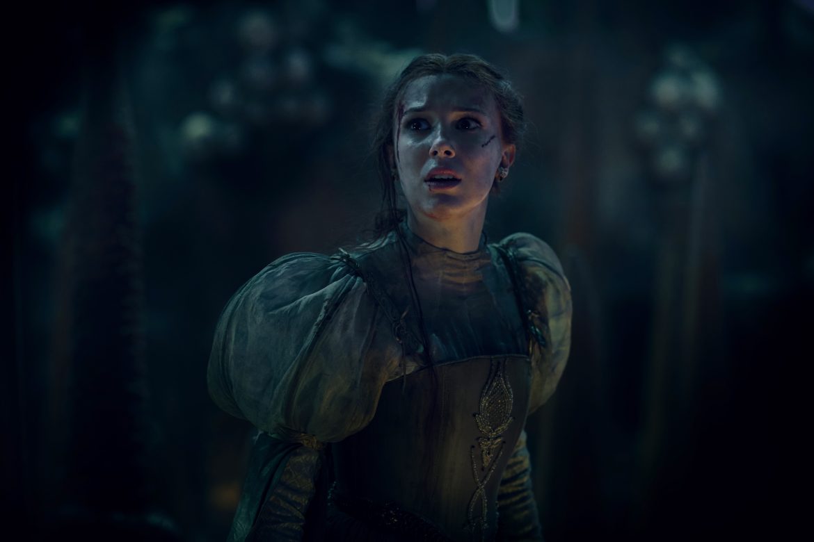 Damsel. Millie Bobby Brown as Elodie. Cr. John Wilson/Netflix ©2023 Sprawiedliwość dla smoków czyli „Dama”